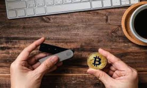 在讨论TP钱包是否是资金盘之前，我们需要先了解什么是“资金盘”以及TP钱包的基本功能和背景。

### 什么是资金盘？

资金盘通常是指一种依赖于新投资者资金来支付给旧投资者的投资方案。它通常不具备实际的投资价值，主要通过拉人头的方式来吸引更多资金。当新投资者的加入减少时，资金盘就会崩溃，最终导致大多数投资者亏损。这种模式在多层次传销和某些非法集资活动中比较常见。

### TP钱包的介绍

TP钱包（TokenPocket Wallet）是一款多链数字钱包，支持多种区块链资产的管理，其主要功能包括：

1. **资产管理**：用户可以方便地存储和管理各类数字资产。
2. **DApp支持**：TP钱包支持多种去中心化应用（DApp），用户可以直接通过钱包访问各种区块链服务。
3. **易用性**：TP钱包界面友好，便于新手使用，同时也给资深用户提供了丰富的功能。
4. **安全性**：TP钱包通过私钥管理和助记词保护用户资产，提供了较高的安全性。

### TP钱包是否为资金盘的分析

从以上两个部分来看，TP钱包本身是一个工具，它并不直接实现资金运作。它的功能和服务并不涉及到需要拉拢新用户的资金盘机制。TP钱包的安全性和多种功能使其在区块链生态中有着正面的形象。但在使用TP钱包交易的过程中，用户需要警惕通过钱包进行的投资活动是否符合合法合规的标准。

### 可能相关的问题

接下来，我们将讨论四个可能相关的问题，这些问题可以进一步帮助我们理解TP钱包的功能及与资金盘的关系。

#### 1. TP钱包的安全性如何？如何确保资产安全？

TP钱包作为一款数字资产钱包，其安全性是用户关心的重点。首先，TP钱包采用了非托管模式，即用户自行控制私钥，这意味着用户对自己的资产拥有完全的掌控权。同时，TP钱包支持助记词和密码的设置，可以为用户提供双重保护。

此外，TP钱包还支持多种安全措施，例如二次验证、冷钱包存储等，以增加用户的资产安全性。用户在使用TP钱包时，应该遵循一些基本安全原则，比如不随意分享私钥、定期更新密码、谨慎下载软件等。

尽管TP钱包在安全性上采取了多项措施，但由于自身的特性，用户仍需防范钓鱼网站和APP，因此建议用户通过官方网站下载和更新钱包，以确保所用软件的安全。

#### 2. 如何判断数字货币项目是否为资金盘？

为了有效判断一个数字货币项目是否为资金盘，用户需关注以下几方面：

首先，留意项目的运营模式。合法的项目通常会有清晰的商业模式、合法的白皮书以及真实的团队信息。而资金盘则是通过承诺高额回报来吸引投资者，往往缺少透明性和真实性。

其次，观察项目的资金流向。合法项目的资金流向是透明并可追踪的，而资金盘通常是通过新会员的资金支付旧会员回报，这种模式会导致项目本身没有实际盈利来源。

再次，查看项目是否有实际的应用场景和技术支持。真正的数字货币项目往往会有独特的技术背景和广泛的应用，而资金盘没有实际的价值支撑。

最后，了解社区的参与情况。合法项目通常有积极的社区支持和参与，用户之间也会有良好的分享和交流，而资金盘则很可能会隐藏用户信息，形成封闭的模式。

#### 3. TP钱包支持哪些主流数字货币？

TP钱包支持多种主流数字货币，包括但不限于比特币（BTC）、以太坊（ETH）、瑞波币（XRP）、莱特币（LTC）等。除此之外，TP钱包还能够支持许多基于ERC20、TRC20等标准的代币。

通过TP钱包，用户可以进行数字资产的保存、转账和管理。用户还可以使用钱包内置的DApp浏览器访问去中心化交易所（DEX）进行交易，或参与各种区块链生态项目。

此外，TP钱包也在不断进行更新，添加新的区块链及代币，使其能与当前快速发展的数字货币市场保持同步。用户可通过TP钱包官网及社交媒体了解最新支持的货币以及相关功能。

#### 4. 如何有效利用TP钱包进行投资？

要有效利用TP钱包进行投资，首先建议用户充分研究各种数字资产，了解其市场行情和潜在价值。TP钱包支持多种数字货币，用户应该根据自身风险承受能力进行合理配置。

其次，参与DApp时注意风险，很多DApp可能会涉及高风险的投资项目，因此用户在投资之前需要仔细考量项目的合法性和透明度。

此外，定期关注市场动态和技术进步也很重要。数字货币市场迅速变化，用户需保持对市场的敏感度，及时调整投资策略，以求最佳收益。

最后，使用TP钱包时，用户应确保钱包的安全性，以避免由于安全隐患导致的资产损失。合理使用钱包的多种安全机制，保障投资安全。

希望这些内容能够帮助您更好地理解TP钱包的本质及其与资金盘的关系。如有其他疑问，请随时询问。